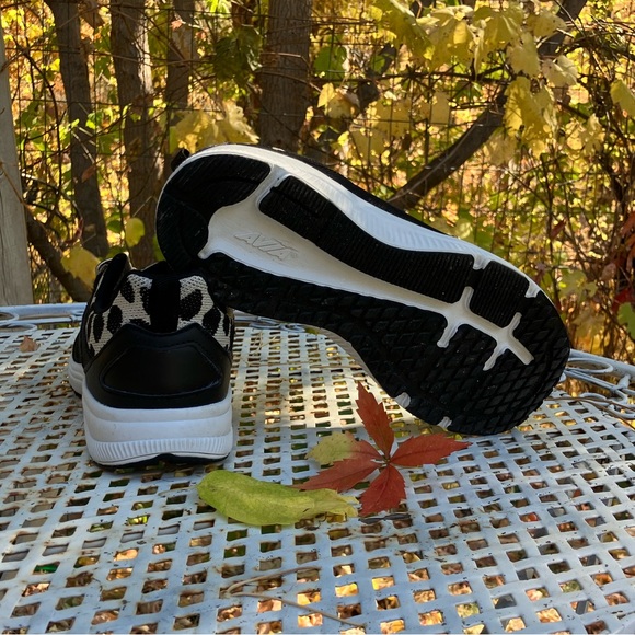 FUN! Avia spotted sneakers, women’s 8.5 - Picture 3 of 6